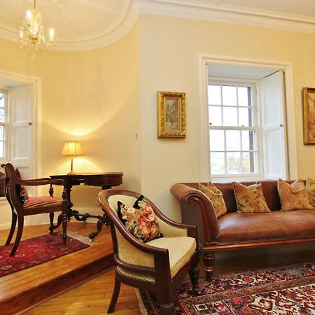 Elegant 3-Bedroom Ramsay Garden Apartment In Edinburgh City Centre Exterior foto