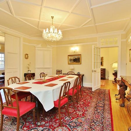 Elegant 3-Bedroom Ramsay Garden Apartment In Edinburgh City Centre Exterior foto