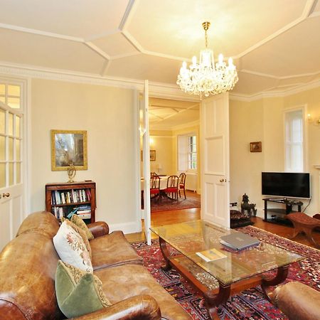Elegant 3-Bedroom Ramsay Garden Apartment In Edinburgh City Centre Exterior foto