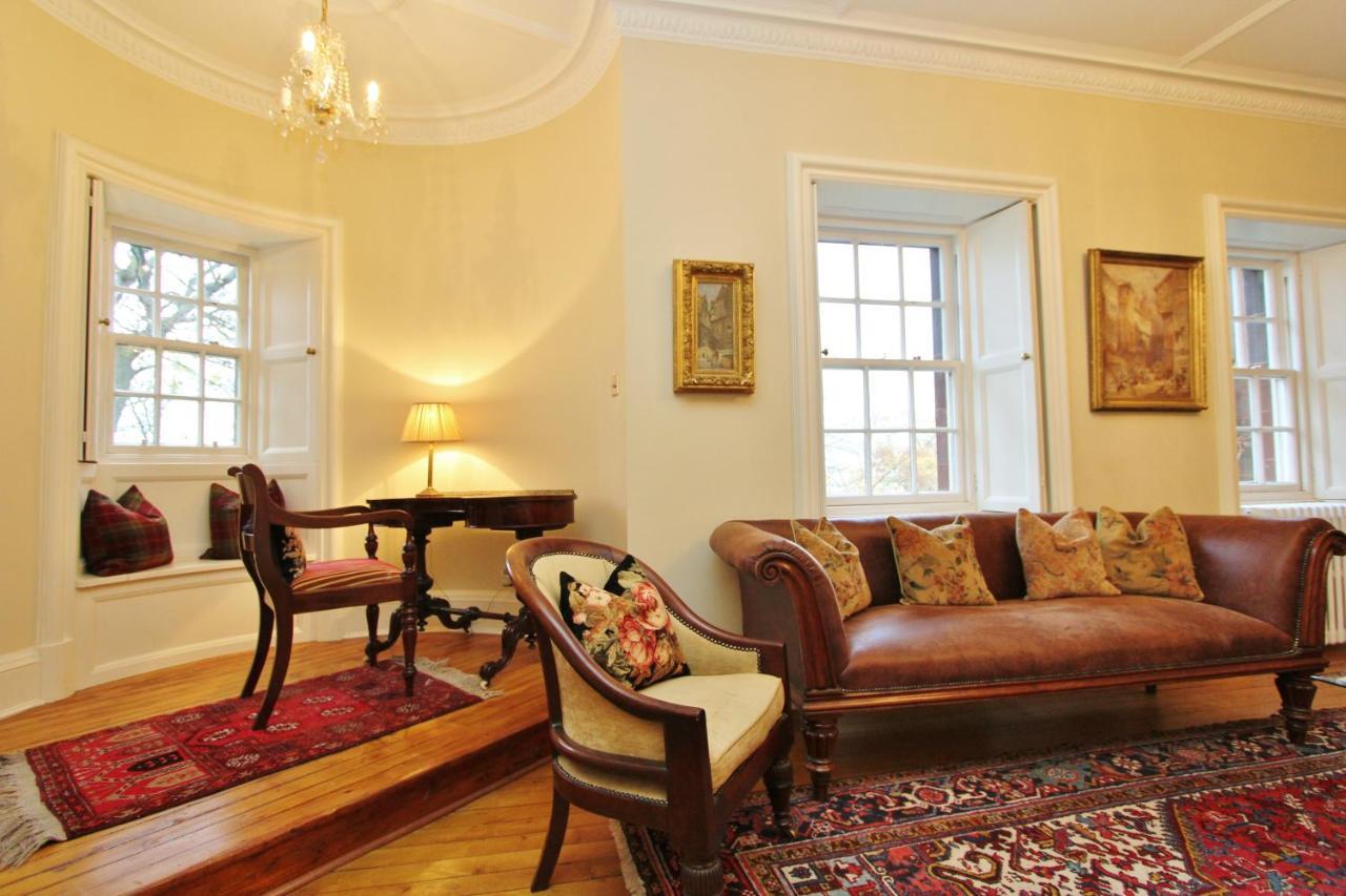 Elegant 3-Bedroom Ramsay Garden Apartment In Edinburgh City Centre Exterior foto