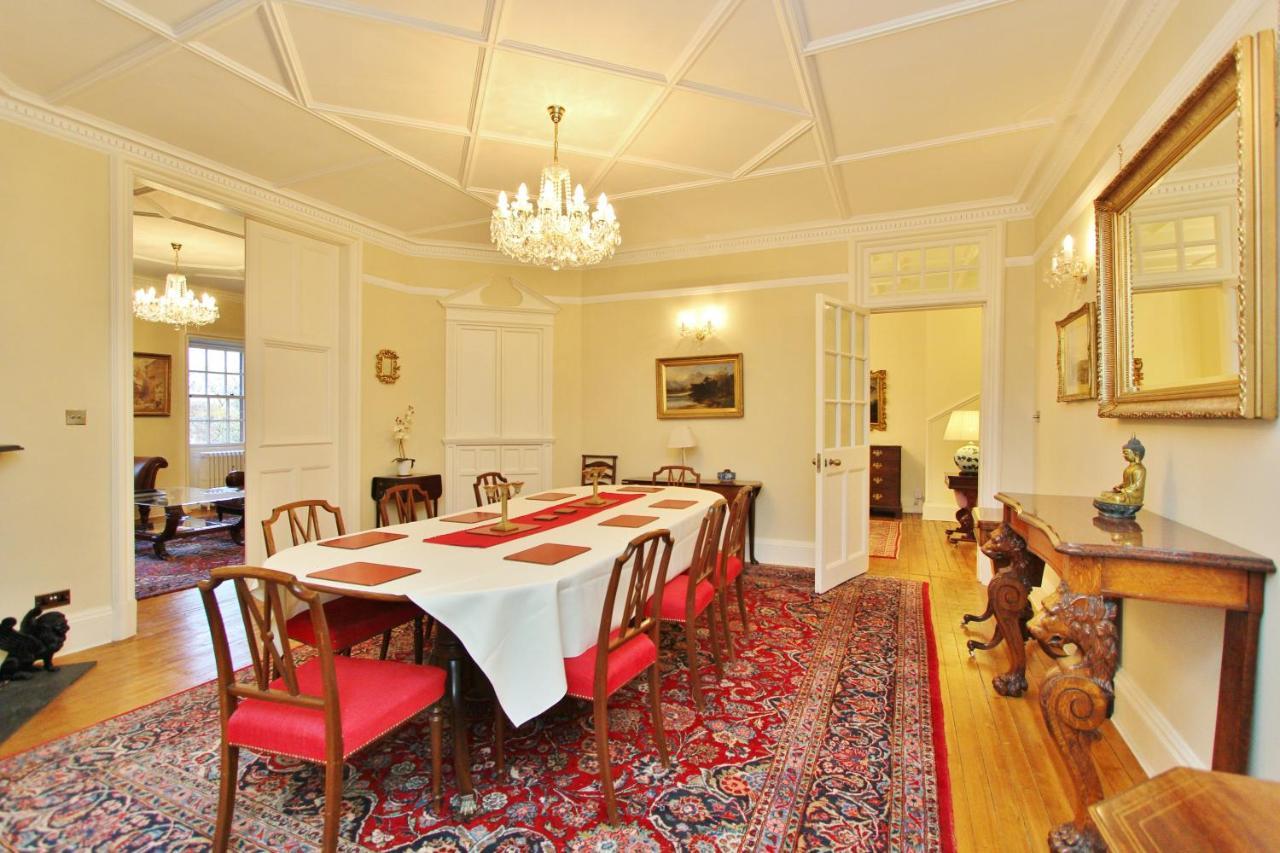 Elegant 3-Bedroom Ramsay Garden Apartment In Edinburgh City Centre Exterior foto