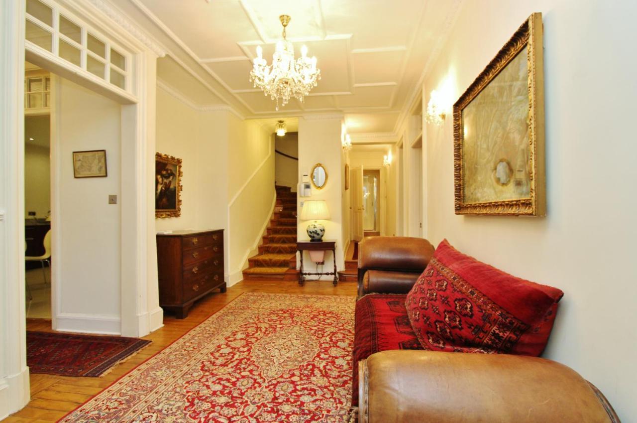 Elegant 3-Bedroom Ramsay Garden Apartment In Edinburgh City Centre Exterior foto