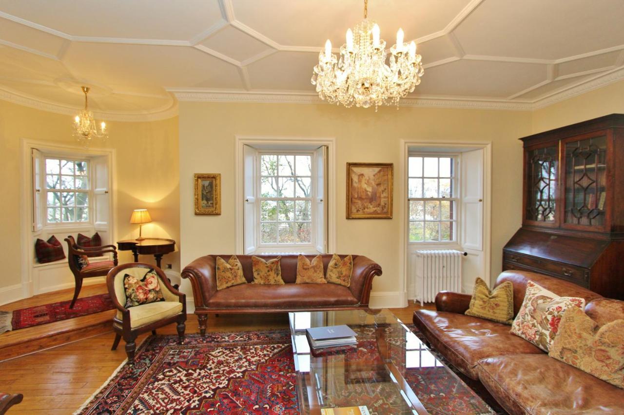 Elegant 3-Bedroom Ramsay Garden Apartment In Edinburgh City Centre Exterior foto