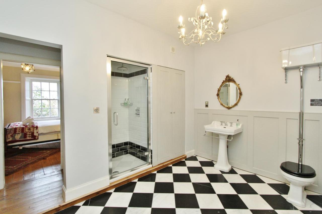 Elegant 3-Bedroom Ramsay Garden Apartment In Edinburgh City Centre Exterior foto