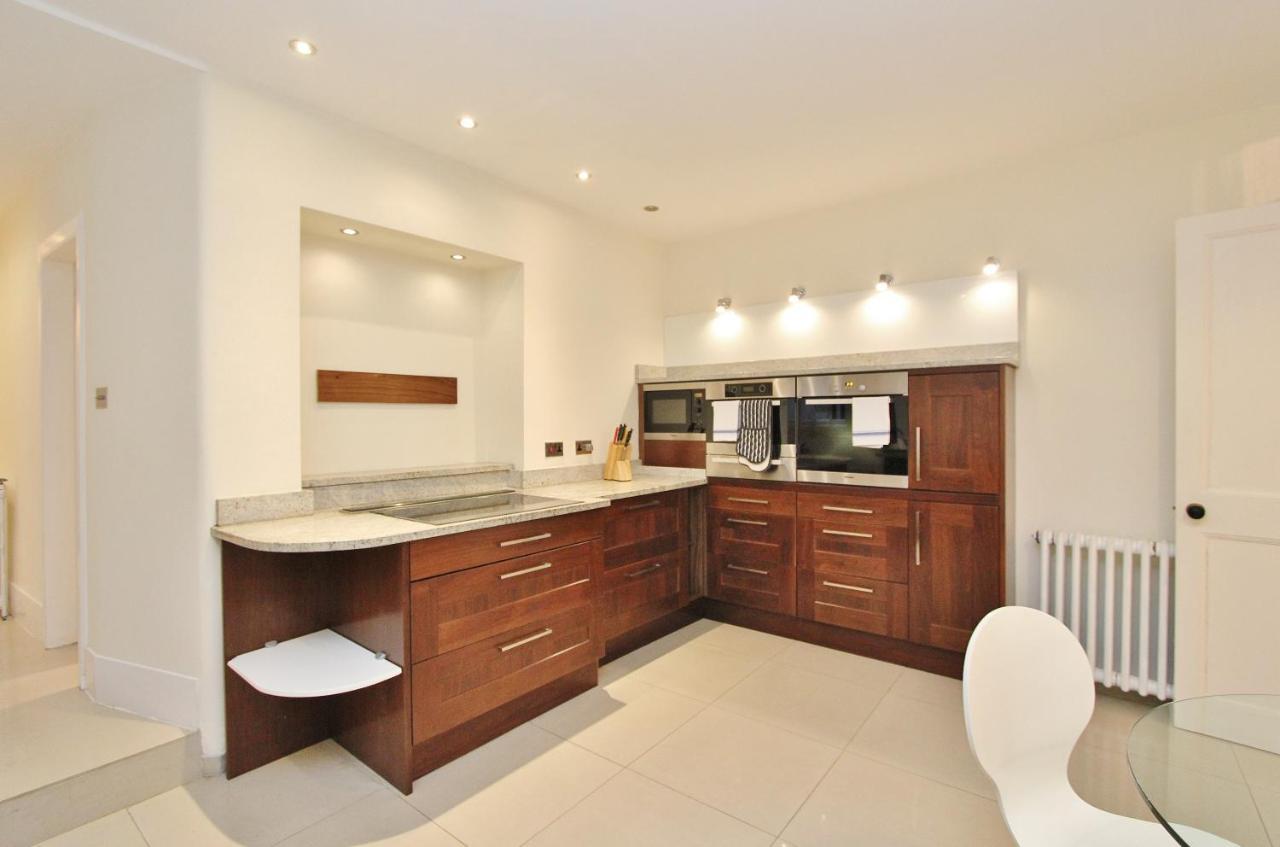 Elegant 3-Bedroom Ramsay Garden Apartment In Edinburgh City Centre Exterior foto