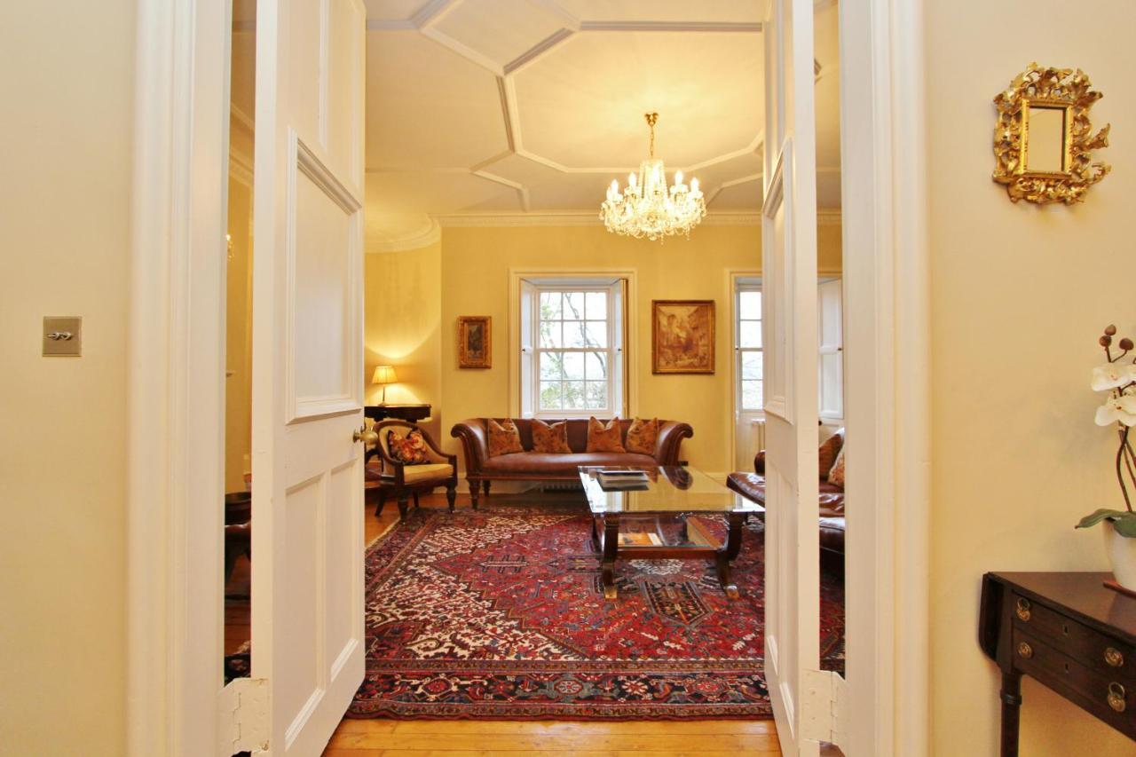 Elegant 3-Bedroom Ramsay Garden Apartment In Edinburgh City Centre Exterior foto